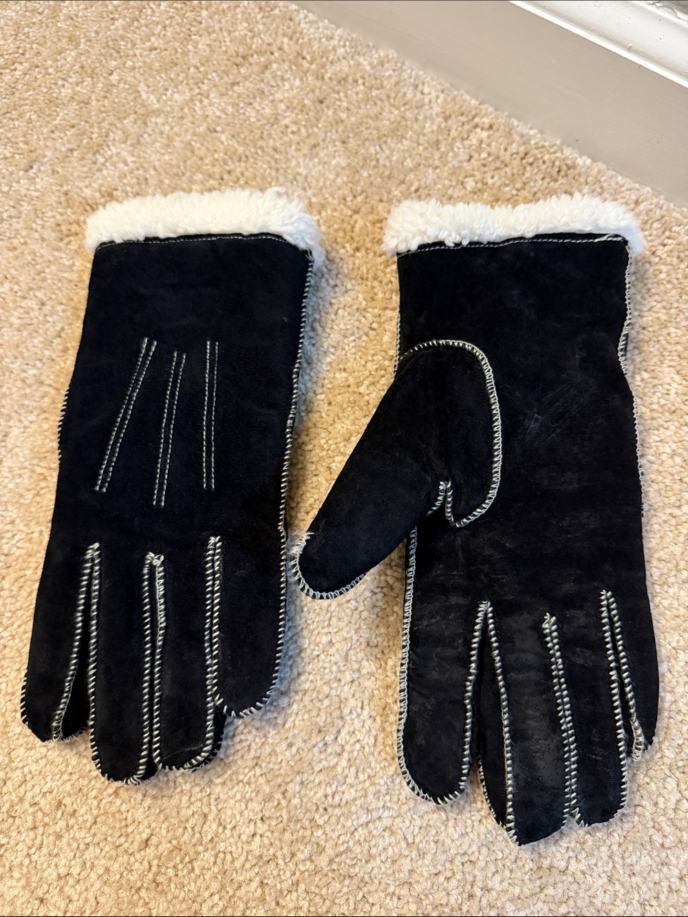 Isotoner Genuine Leather Gloves - Picture 3 of 3